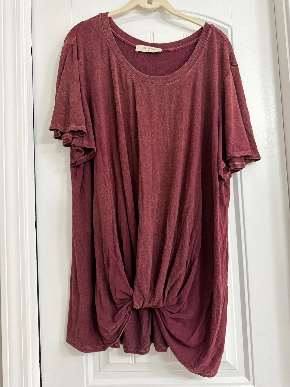 Casual Knot Front Short Sleeve Tee in Wine